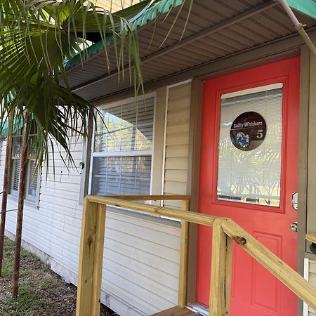 Nature Coast Inn & Cottages Inglis エクステリア 写真
