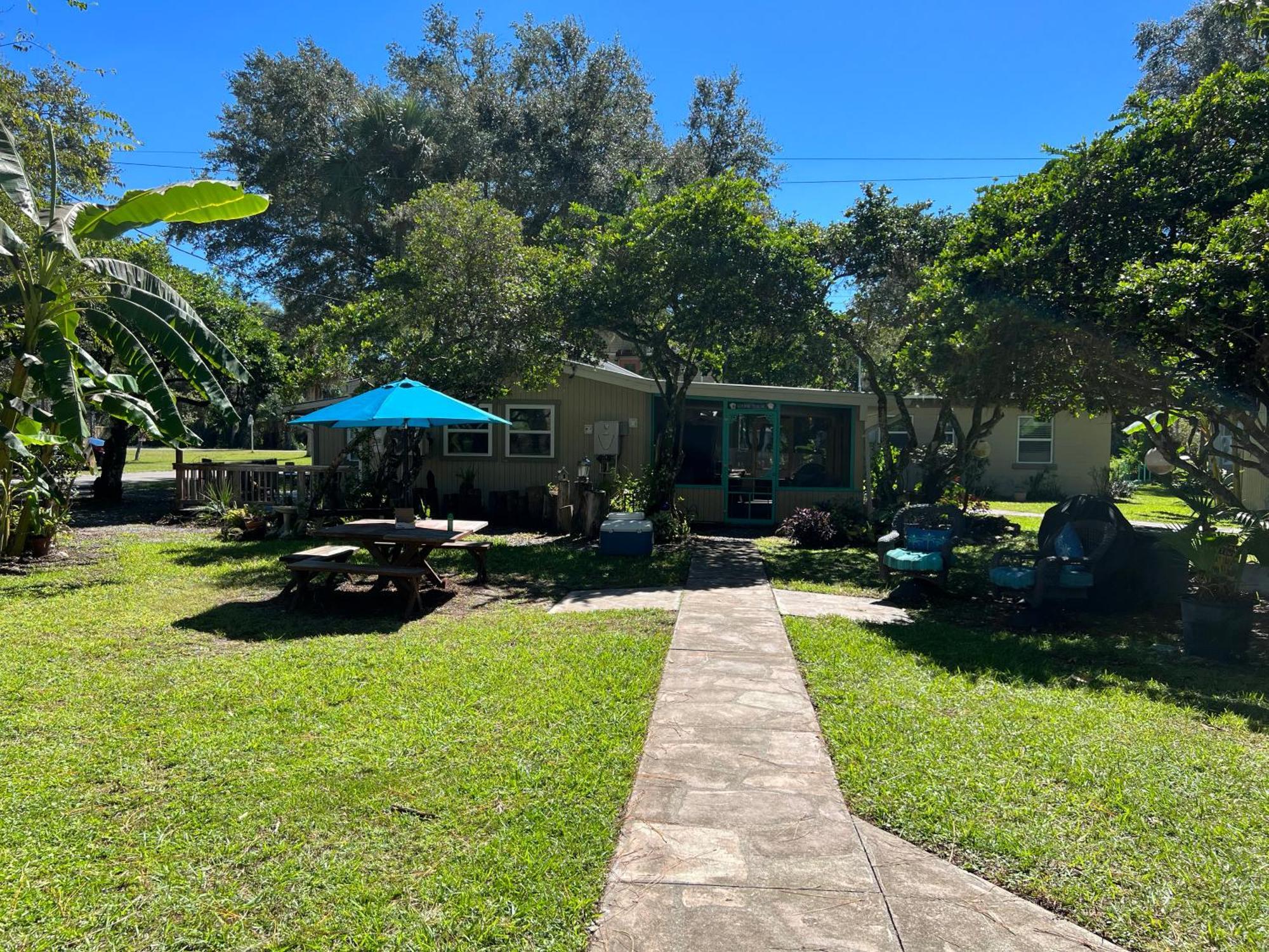Nature Coast Inn & Cottages Inglis エクステリア 写真