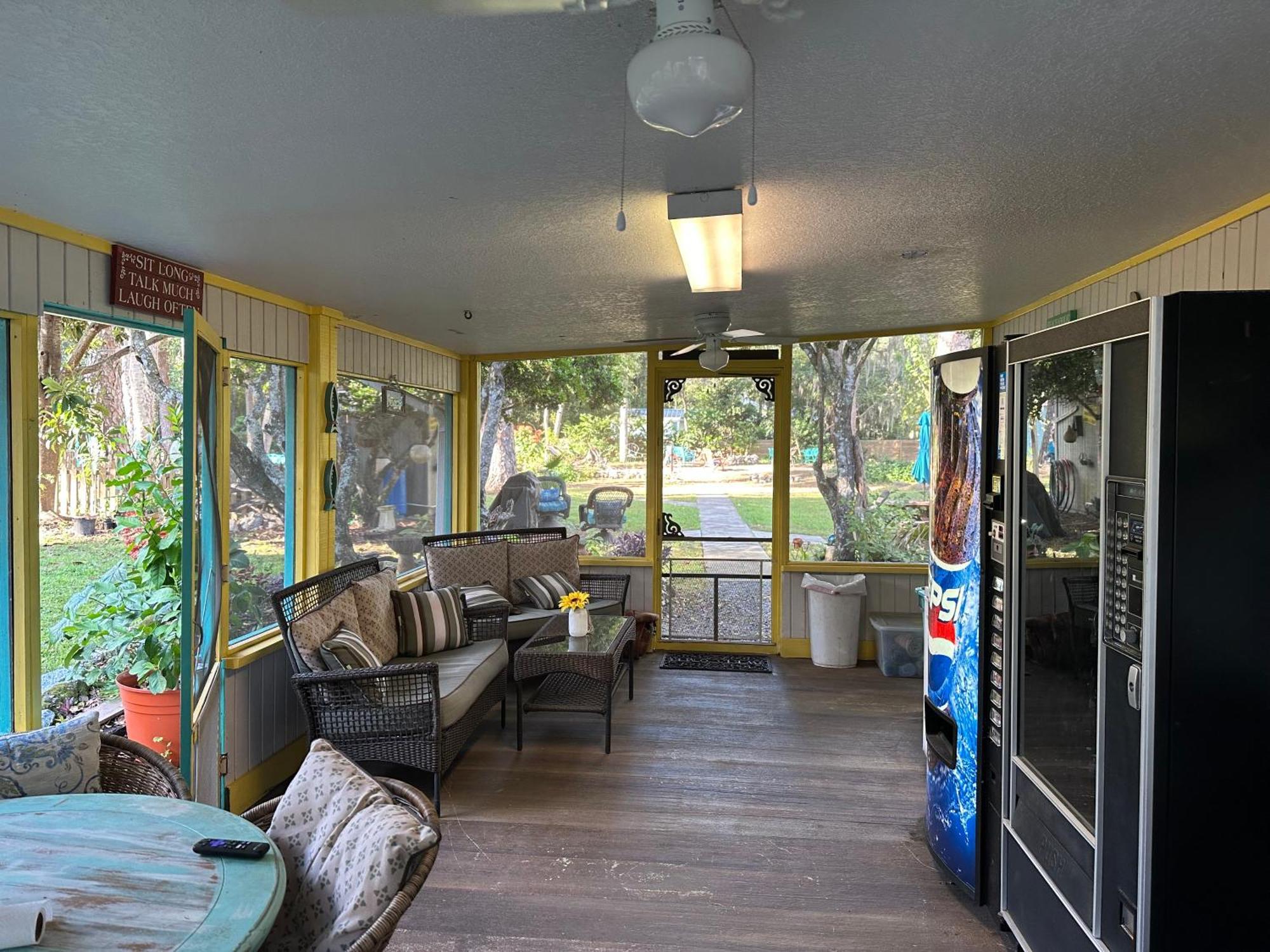 Nature Coast Inn & Cottages Inglis エクステリア 写真