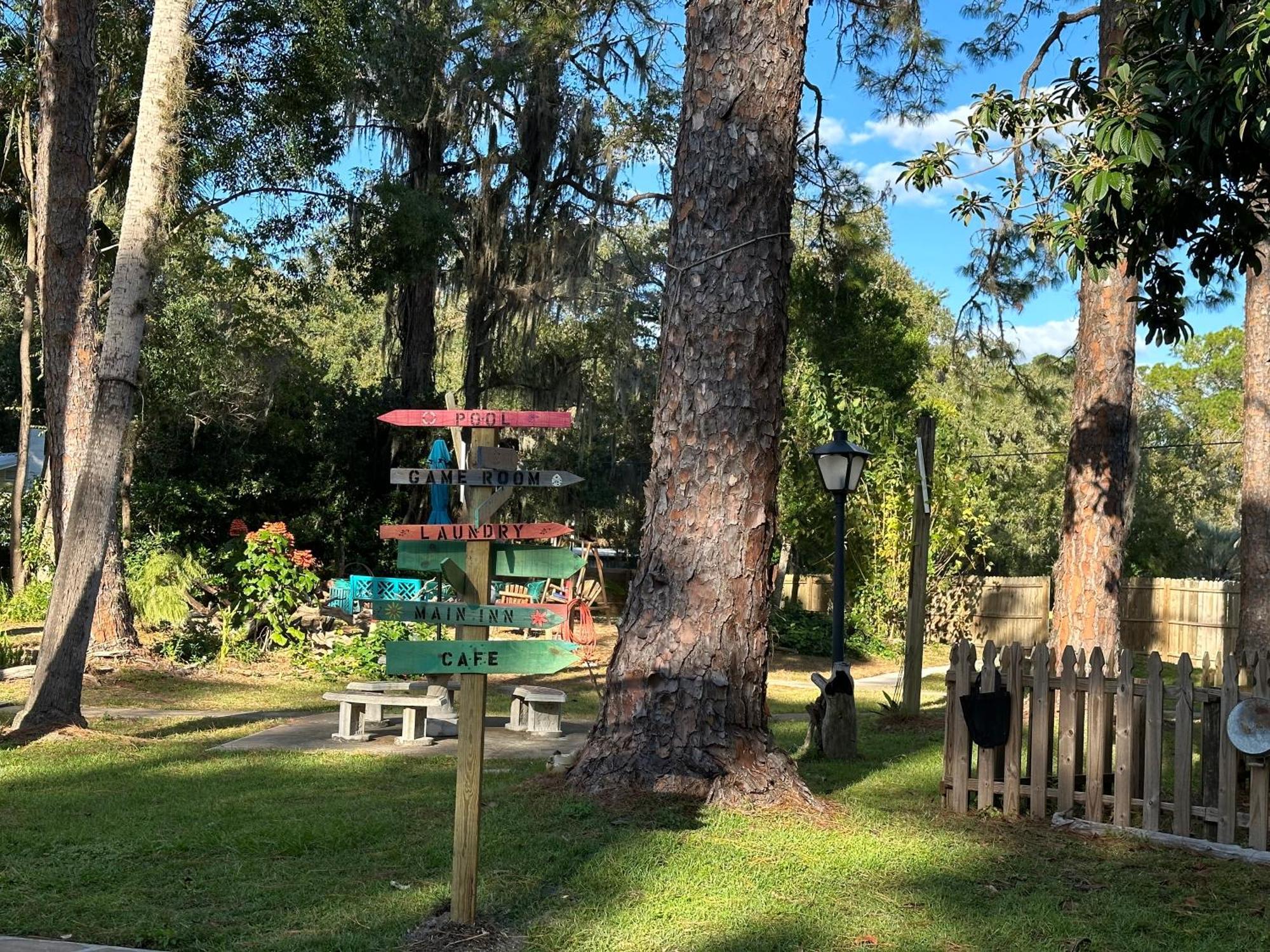 Nature Coast Inn & Cottages Inglis エクステリア 写真