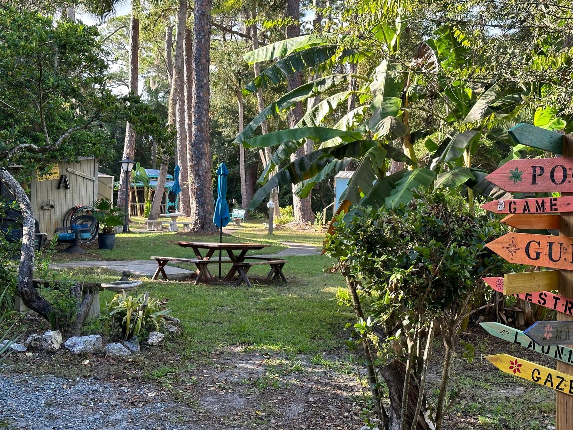 Nature Coast Inn & Cottages Inglis エクステリア 写真